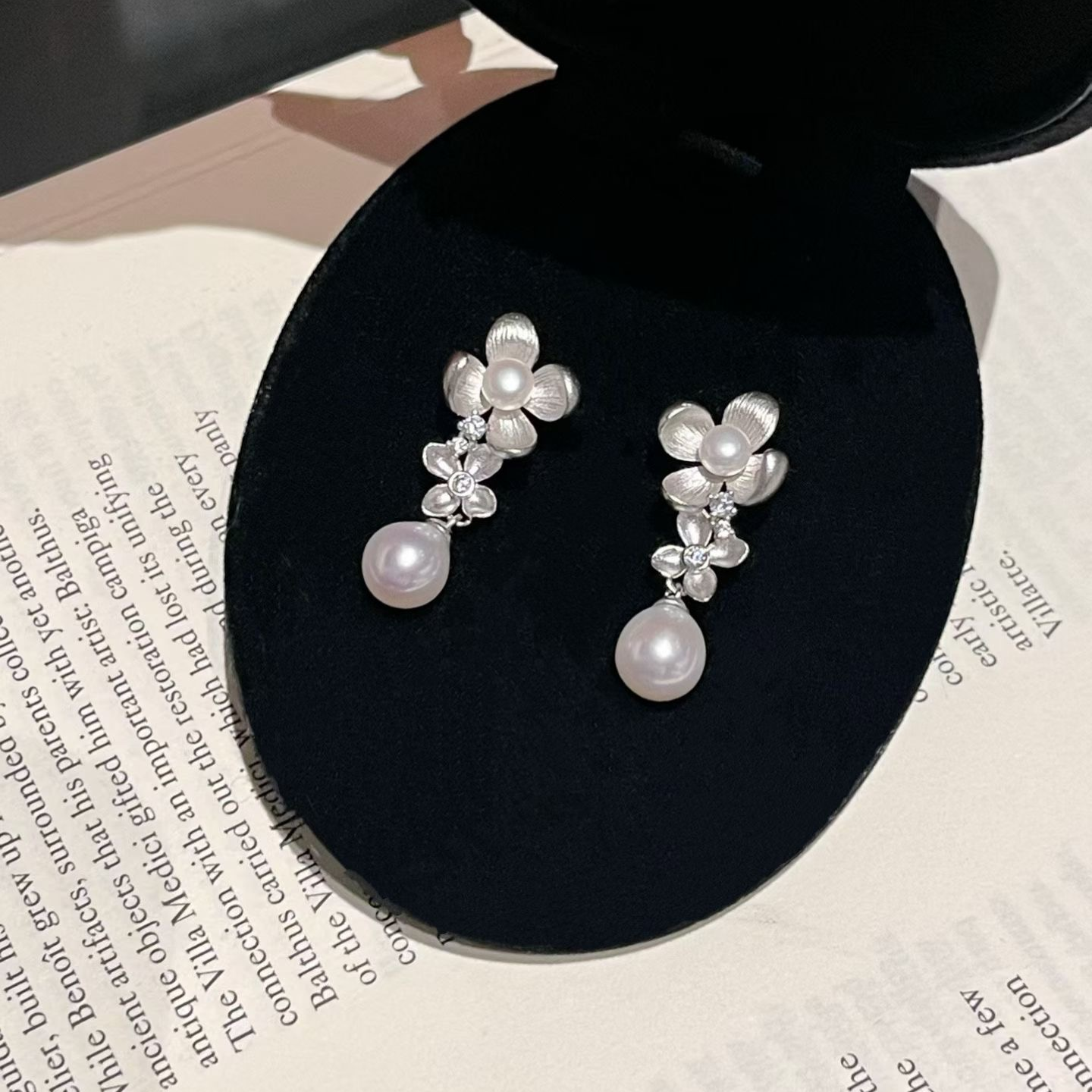 "Silver Frost Floral" Pearl Drop Jewelry Set (Earrings & Necklace)